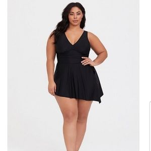 Torrid BLACK WIRELESS ONE-PIECE SWIM DRESS